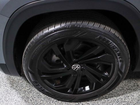 Used 2022 Volkswagen Atlas SE w/ Black Wheel Package image 11