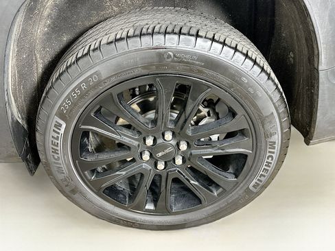 Used 2023 GMC Acadia SLT w/ Elevation Edition image 11