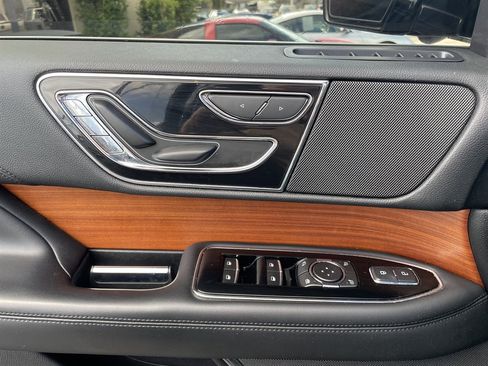 Used 2019 Lincoln Navigator L Select AWD/4WD image 36