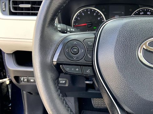 Used 2021 Toyota RAV4 XLE Premium image 23