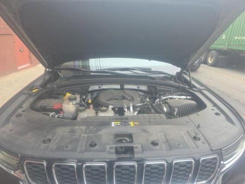 Used 2022 Jeep Grand Cherokee Limited 4xe image 18