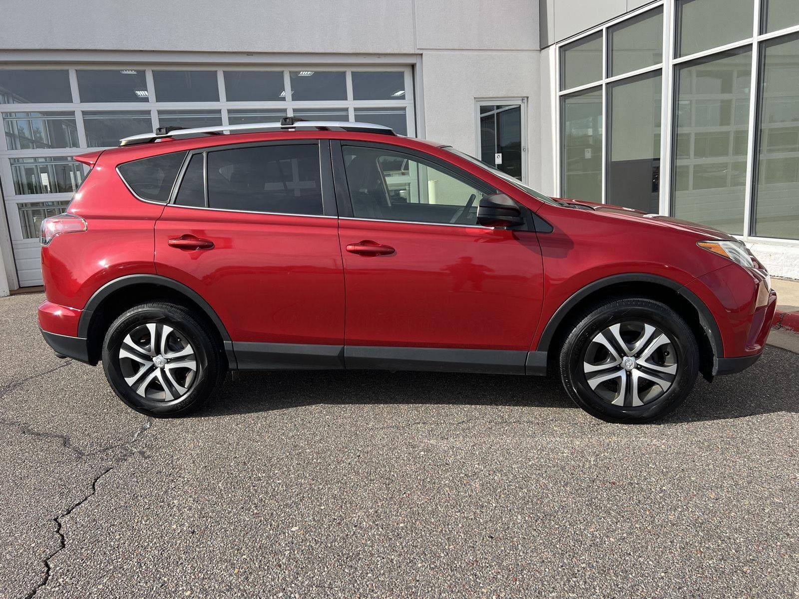 Used 2016 Toyota RAV4 LE AWD/4WD image 14