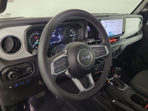 Used 2025 Jeep Wrangler Unlimited Sahara w/ Safety Group AWD/4WD image 13