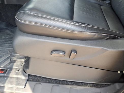 Used 2024 Nissan Frontier SL w/ Technology Package image 18