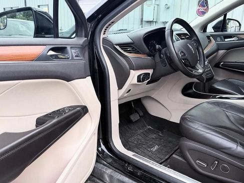 Used 2019 Lincoln MKC Select w/ MKC Climate Package FWD image 9