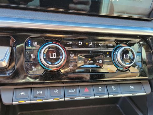 Used 2022 GMC Sierra 1500 Denali w/ Denali Reserve Package image 24