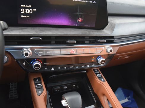 Used 2025 Kia Telluride SX Prestige X-Line image 16