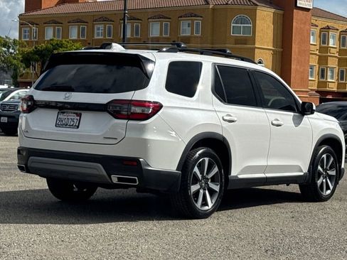 Certified 2023 Honda Pilot Touring image 4