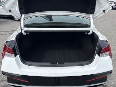 Used 2025 Hyundai Elantra SEL image 5