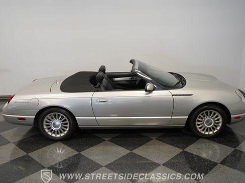 Used 2004 Ford Thunderbird image 20