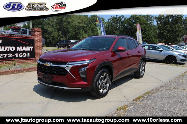 Used 2025 Chevrolet Trax LT w/ LT Convenience Package FWD image 3