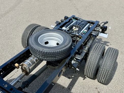 New 2025 Ford F350 XL w/ XL Chrome Package image 7