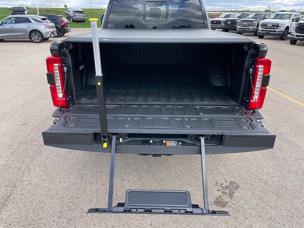 Used 2025 Ford F250 Lariat w/ Lariat Ultimate Package AWD/4WD image 33