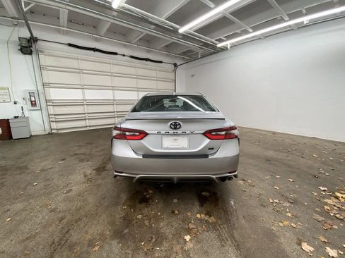 Used 2024 Toyota Camry SE image 5