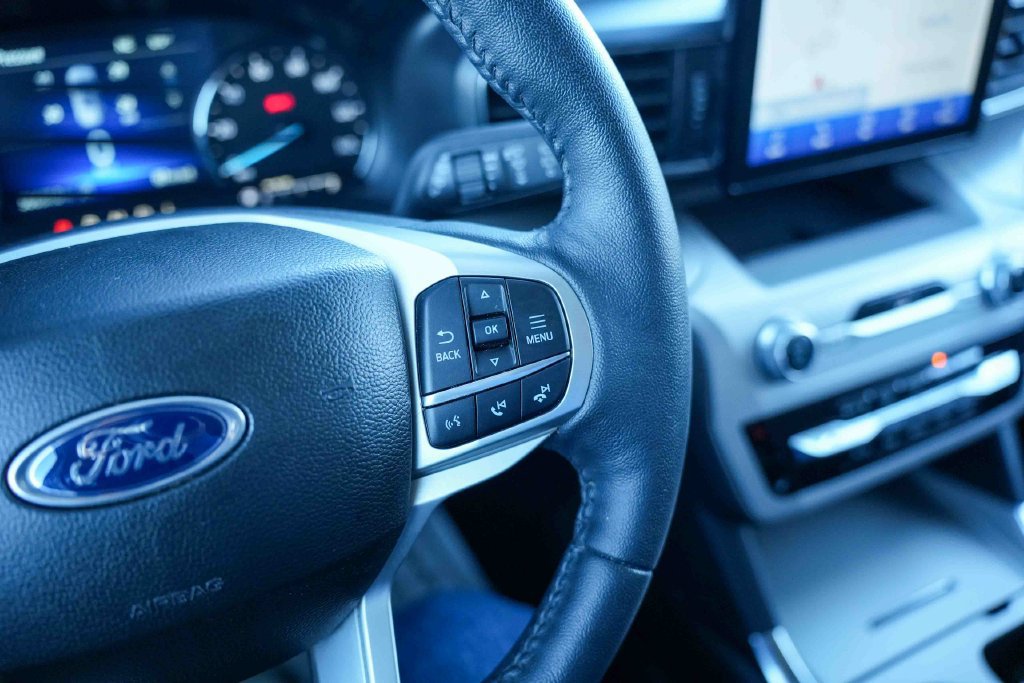 Used 2023 Ford Explorer XLT w/ Equipment Group 202A AWD/4WD image 36