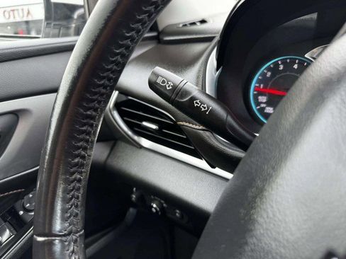 Used 2020 Chevrolet Traverse LT image 24