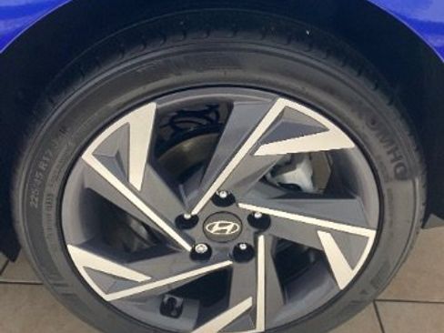 Used 2025 Hyundai Elantra Sport FWD image 23