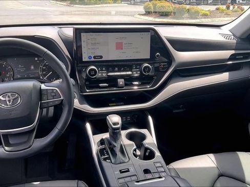 Used 2026 Toyota Highlander XLE AWD/4WD image 6