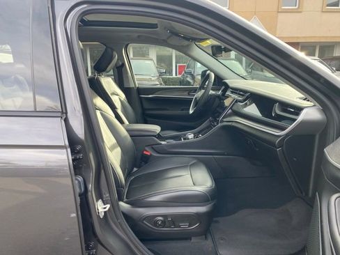 Used 2024 Jeep Grand Cherokee Limited 4xe image 33