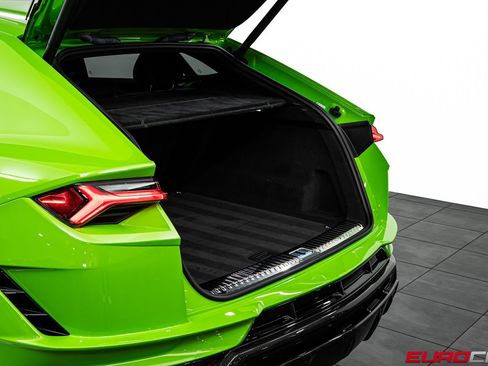 Used 2023 Lamborghini Urus Performante AWD/4WD image 24