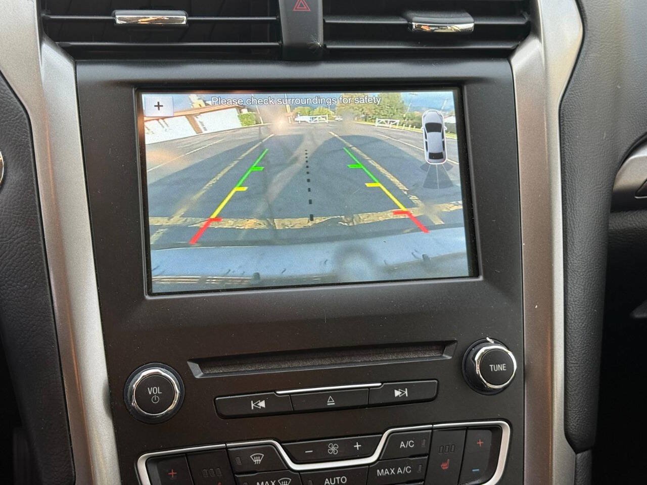 Used 2018 Ford Fusion SE w/ Equipment Group 602A FWD image 11