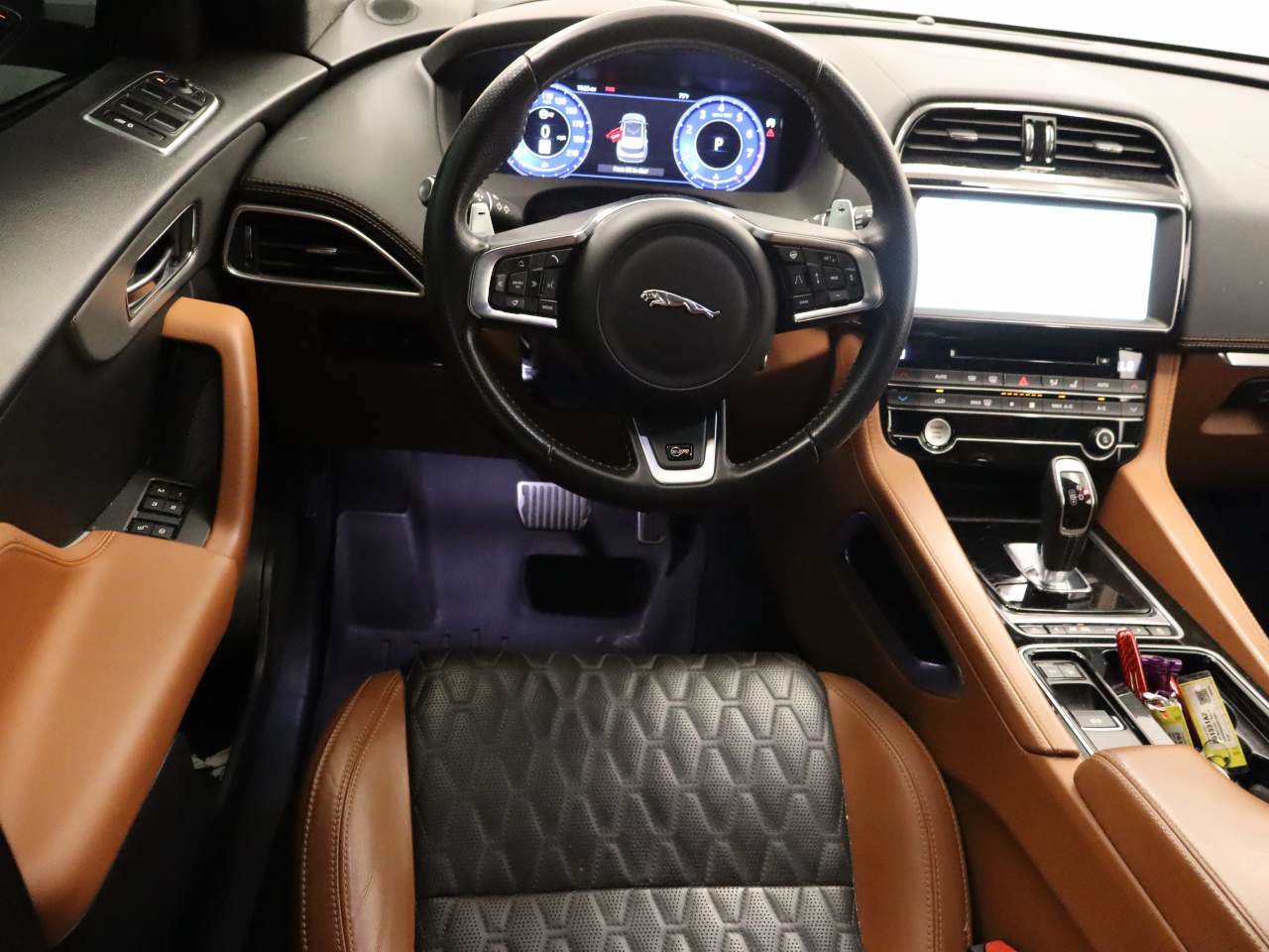 Used 2020 Jaguar F-PACE SVR AWD/4WD image 4