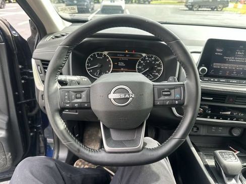 Used 2025 Nissan Rogue SV AWD/4WD image 13
