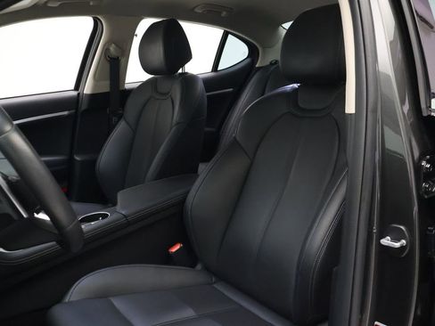 Used 2023 Genesis G70 2.0T RWD image 13