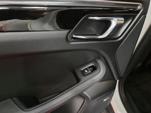 Used 2016 Porsche Macan S image 32