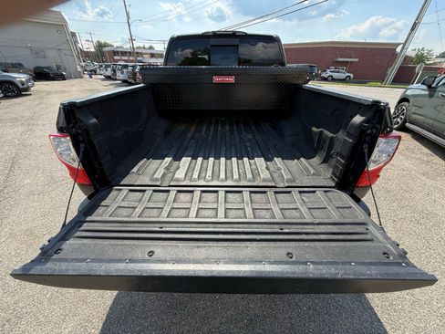 Used 2018 Nissan Titan 4x4 Crew Cab image 15