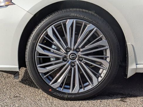 New 2025 Nissan Altima 2.5 SL image 9