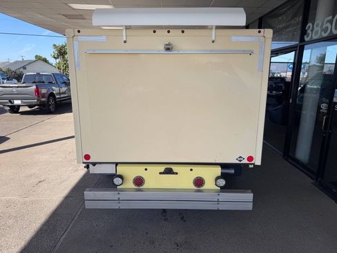 Used 2021 Ford E-450 and Econoline 450 Super Duty RWD image 7