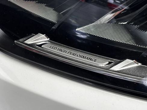 Used 2025 Mercedes-Benz GLC 300 4MATIC image 5