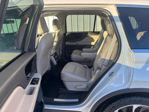 Used 2021 Lincoln Aviator Reserve w/ Equipment Group 201A image 14