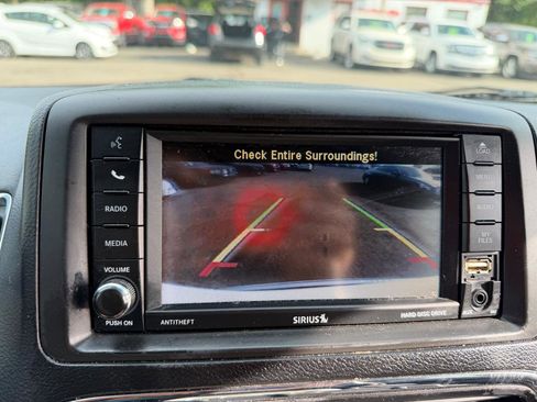 Used 2017 Dodge Grand Caravan SXT image 24