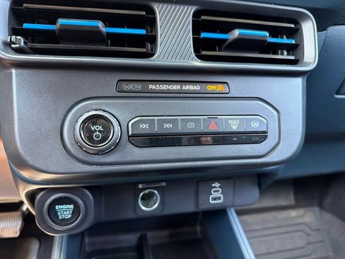 Used 2025 Ford Maverick Lobo AWD/4WD image 12