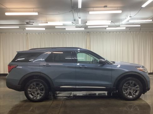 Used 2025 Ford Explorer Active w/ Active Comfort Package image 5