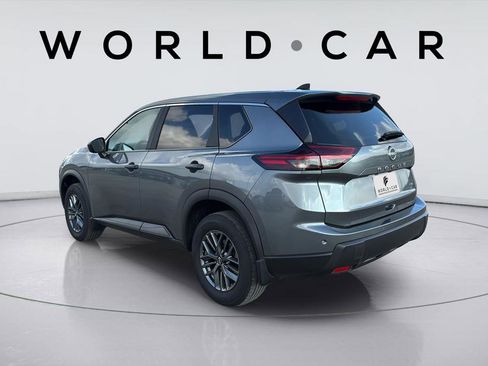 Used 2025 Nissan Rogue S image 11