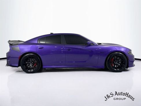 Used 2018 Dodge Charger R/T RWD image 8