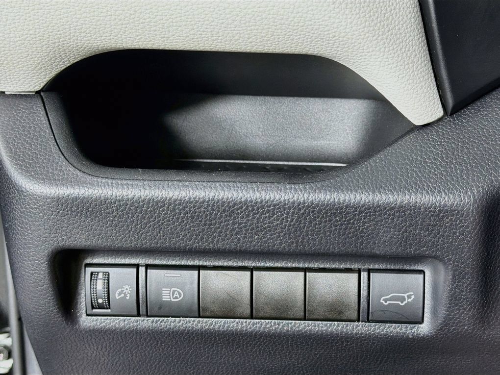 Used 2021 Toyota RAV4 XLE Premium FWD image 15
