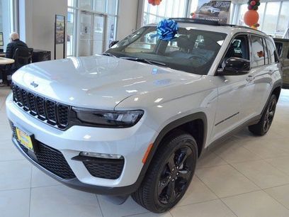 New 2025 Jeep Grand Cherokee Limited w/ Black Appearance Package