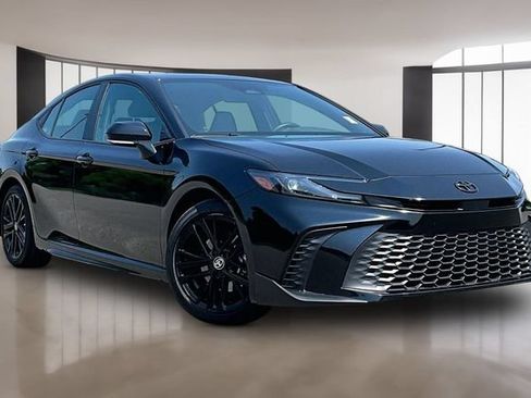 Used 2025 Toyota Camry SE w/ Convenience Package FWD image 3