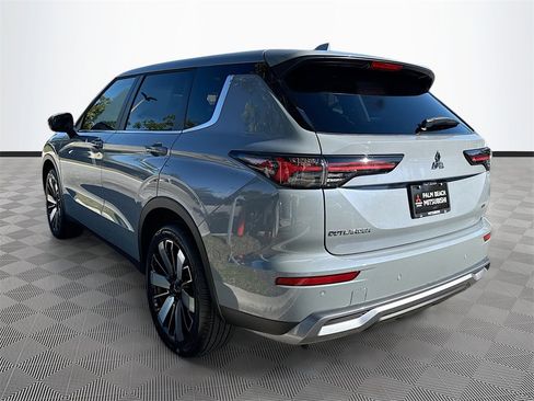 New 2026 Mitsubishi Outlander SE image 7