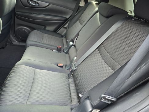 Used 2018 Nissan Rogue SV image 10