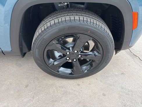 New 2026 Jeep Grand Cherokee Limited AWD/4WD image 12