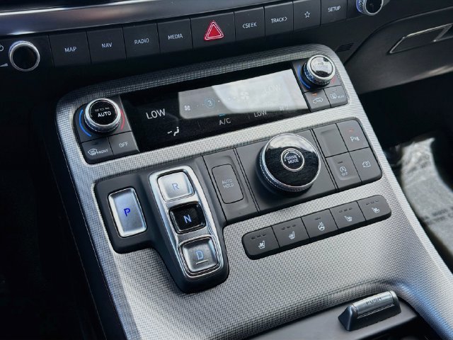 Used 2024 Hyundai Palisade Calligraphy FWD image 16