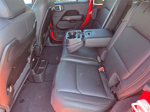 Used 2025 Jeep Wrangler Unlimited Sahara w/ Safety Group AWD/4WD image 16