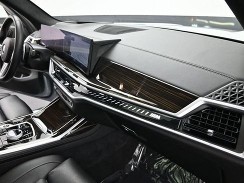 Used 2025 BMW X7 M60i AWD/4WD image 28