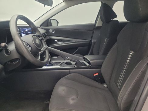 Used 2022 Hyundai Elantra SEL w/ Preferred Accessory Package FWD image 17
