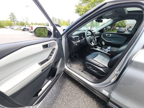 Used 2022 Ford Explorer XLT w/ Equipment Group 202A RWD image 25